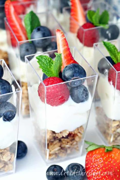 Mini Fruit and Yogurt Parfaits Easy Fruit Parfait Desserts Cups, Mini Granola Parfait Cups, Small Yogurt Parfait, Mini Granola Yogurt Cups, Small Parfait Cups, Mini Fruit Parfait, Parfait Brunch Ideas, Individual Yogurt Parfaits, Yogurt Parfait Shooters