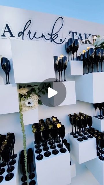 38K likes, 190 comments - luxurybybts on June 25, 2022: "Grab a drink, take a seat ❤️#wedding #weddingplanner #seatingchart #champagne #champagnewall #flutes #weddingdesign". Champagne Wall Birthday, Black Event Decor, Drink Set Up For Party, Black And White Wedding Decor Elegant, Black Champagne Wall, Drink Wall Wedding, Altar Ideas Wedding, Black And White Event Decor, Black And White Dinner Party