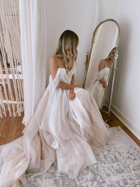 MINIMALIST + ETHEREAL +ROMANTIC, Our newest wedding dress: claire — Daci Gowns Flowy Minimalist Wedding Dress, Flowy Chiffon Wedding Dress, Boho Bride Aesthetic, Whispy Wedding Dress, Soft Girl Wedding Dresses, Wedding Dresses Whimsical Romantic, Billowy Wedding Dress, Soft Feminine Wedding Dress, Flowy Tulle Wedding Dress