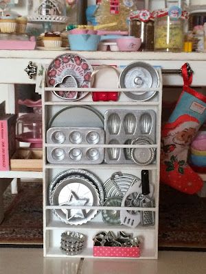 Baking Kitchen Ideas, Baking Kitchen, Vintage Baking, Tray Ideas, Doll Food, Miniature Rooms, Modern Dollhouse, Baking Tray, Mini Kitchen