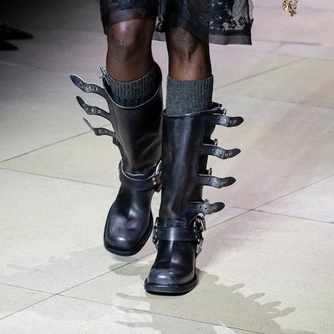 Alt Girl Aesthetic, Biker Boots Outfit, Winter 2022 Fashion, Collective Unconscious, Prada 2005, Outfit Botas, 2022 Fashion Show, Shoes Fall, Miu Miu Shoes