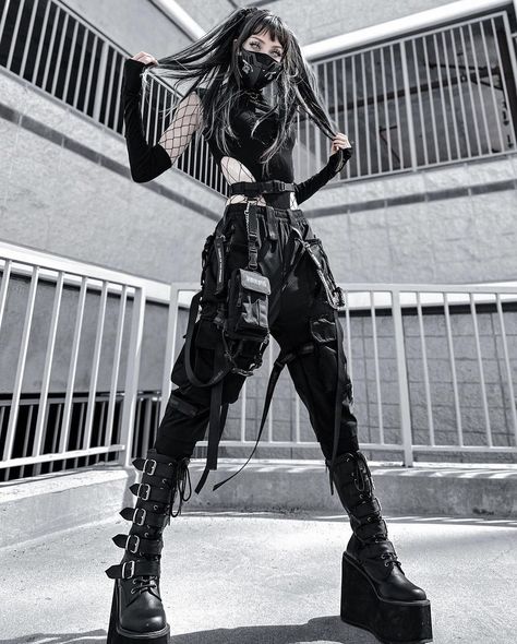 Techwear Outfits Women, Techwear Female, Cyberpunk Fashion Women, Cyberpunk Aesthetic Outfit, Women Techwear, Futuristic Outfits, Techwear Women, Cyberpunk Outfit, Techwear Outfits