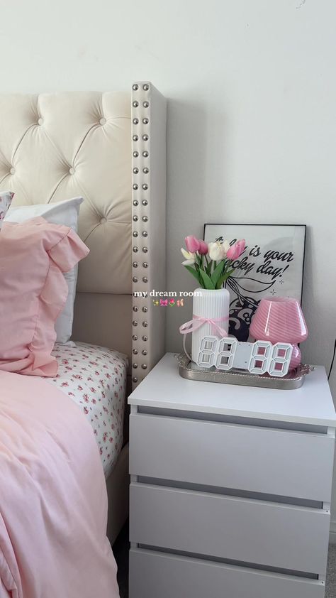 Pink Bedside Table Decor, Pink Bedside Table, Aesthetic Bedside Table, Bedside Table Aesthetic, Girly Bedrooms, Ocean Room Decor, Bedside Table Decor, Room Organization Bedroom, Dream Bedroom Inspiration