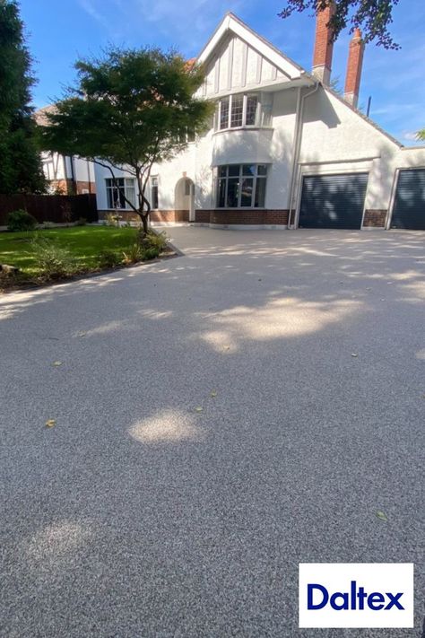 A gorgeous Resin Bound Driveway installation using DALTEX Silver and DALTEX Winter Quartz aggregates. Daltex Resin Driveway, Resin Driveway Ideas Uk, Resin Gravel, Front Driveway Ideas, Bakewell Derbyshire, Resin Bound Driveways, Resin Driveway, Driveway Installation, Driveway Ideas