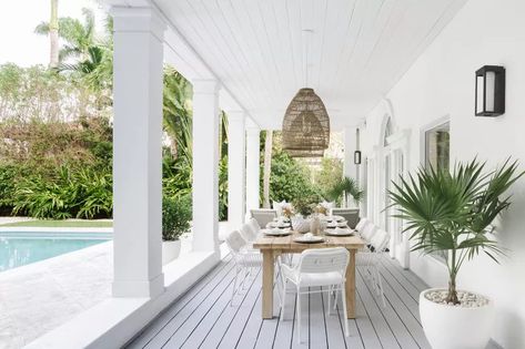 You've got to see this gorgeous Miami Beach home renovation completed by design duo Gustaf Svensson and Monique Miller. They kept the original art deco exterior details and used the outdoor environment to influence their design. See more here in our post. Porch Ceiling Ideas, Miami Beach House, Beach House Getaway, Waterfront House, Pure Salt Interiors, Beach House Tour, Modern Miami, Miami Vibes, Porch Ceiling