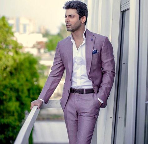 fawaad khan. Omar Farooq, Lavender Suit, Lavender Outfit, Fawad Khan, Groom Suits, Suit Styles, Pakistani Actors, Indian Men Fashion, Designer Suits For Men