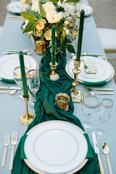 Emerald Gold Wedding tablescape | Ellen Ashton Photography on @knotsvilla via @aislesociety Green And Gold Wedding Theme, Boho Centerpiece, Green Wedding Decorations, Gold Table Setting, Green Wedding Inspiration, Gold Wedding Inspiration, Tafel Decor, Emerald Green Weddings, Green Wedding Colors