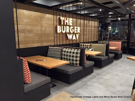 Burger House Design, Burger Cafe Design, Fastfood Design Interiors, Fastfood Design, Restaurant Seating Design, Resturant Design, Small Restaurant Design, Modern Restaurant Design, Coffee Shop Interior Design