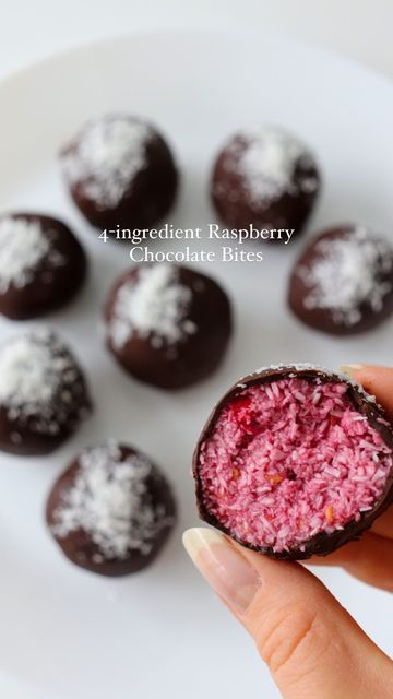 Selma | easy gluten free recipes on Instagram: "4-ingredient Raspberry Chocolate Bites💗 This healthier dessert idea is vegan & gluten-free! These are such a fun dessert idea to make during Easter🐥☀️ The combination of raspberries, coconut and chocolate is so delicious😋 • Ingredients: 1 cup frozen raspberries (125 g) 3/4 cup shredded coconut (180 ml) 2 tablespoons maple syrup • 100 g / 3.5 oz. dark chocolate, melted • 1. Put the raspberries, shredded coconut and maple syrup into a blender or f Raspberry And Dark Chocolate, Raspberry Chocolate Bites, Frozen Raspberry Desserts, Raspberry Recipes Healthy, Black Raspberry Recipes, Maple Recipes, Raspberry Desserts, Chocolate Slice, Fun Dessert