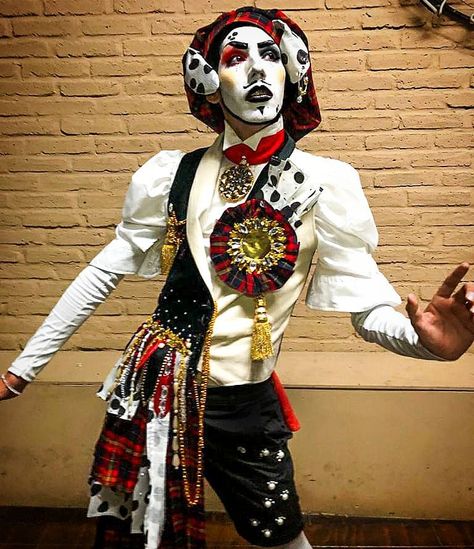 Ringmaster Oc, Male Jester, Gig Aesthetic, Jester Outfit, Gay Costume, Circus Fashion, Old Circus, Jester Costume, Circus Outfits