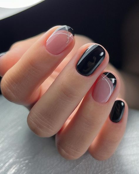 Black Nail Art Short Nails, Black Wedding Nails, Short Black Nails, Rocker Nails, Simple Elegant Nails, Classy Black Nails, Nail Halloween, Shellac Nail Designs, Halloween Nail Art Ideas