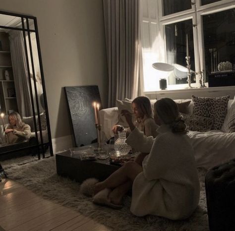 New Apartment With Best Friend, Best Friend Living Together, Romantasizing Life, Living Together, Perfect Night, Best Friends Aesthetic, Nyc Apartment, Dream Lifestyle, Moving Out