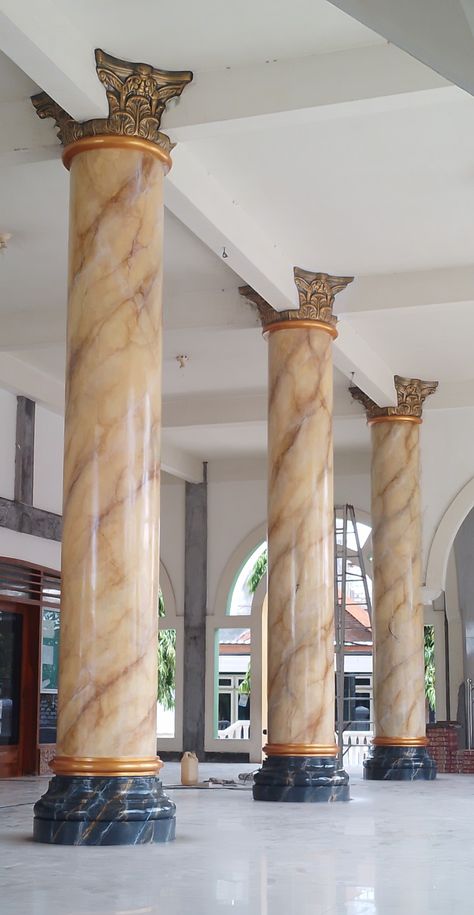 Marble Railing, Pilar Design, Villa Classic, Marble Pillar, Black Ink Art, Interior Ceiling Design, Accent Wall Designs, Marble Columns, Railing Design