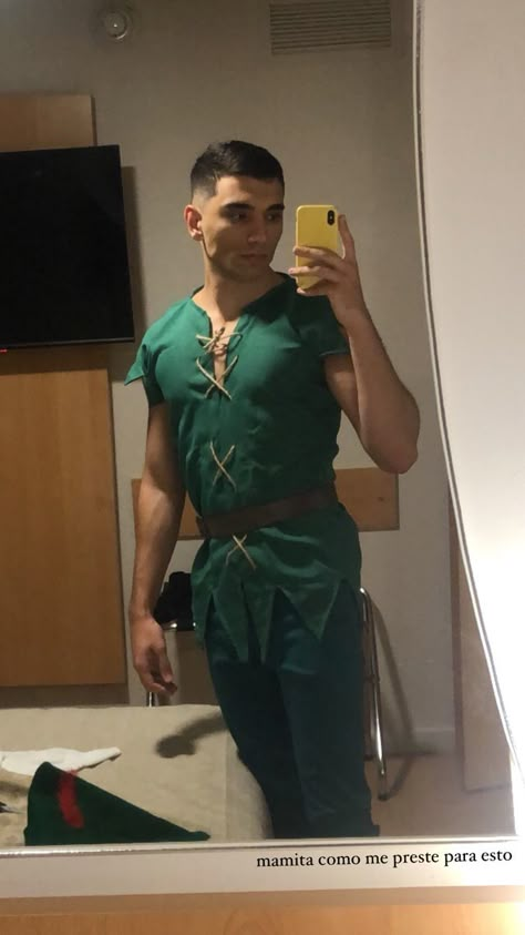 peter pan fdd costume Men’s Peter Pan Costume, Diy Peter Pan Costume Men, Peter Pan Fantasia, Peter Pan Costume Men, Mens Peter Pan Costume, Peter Pan Disfraz, Hallowen Costume Ideas For Men, Fantasia Peter Pan, Diy Peter Pan Costume