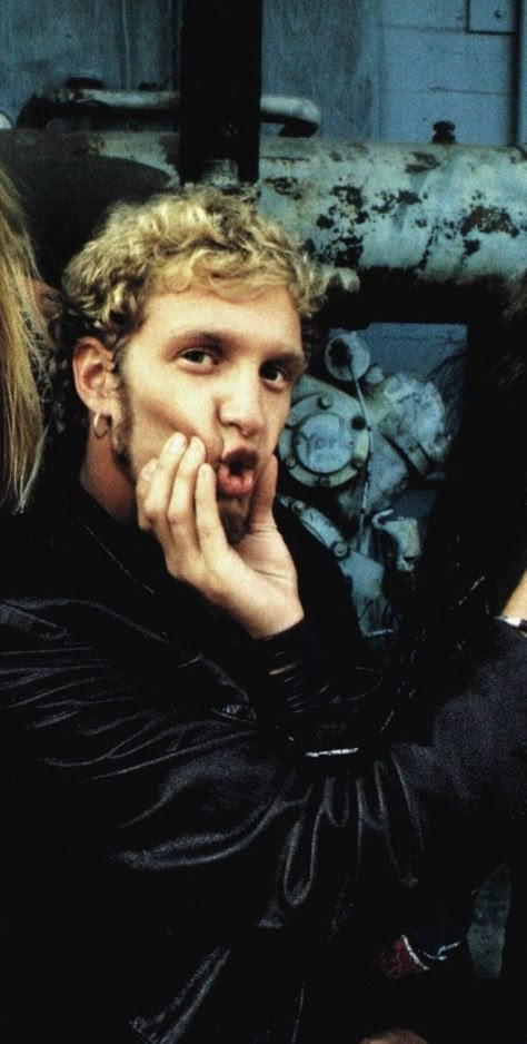 Layne Staley Icons, Lane Staley, Layne Staley Wallpaper, Band Lockscreen, Alice In Chains Wallpaper, Layne Stanley, Mad Season, Layne Staley, Grunge Guys