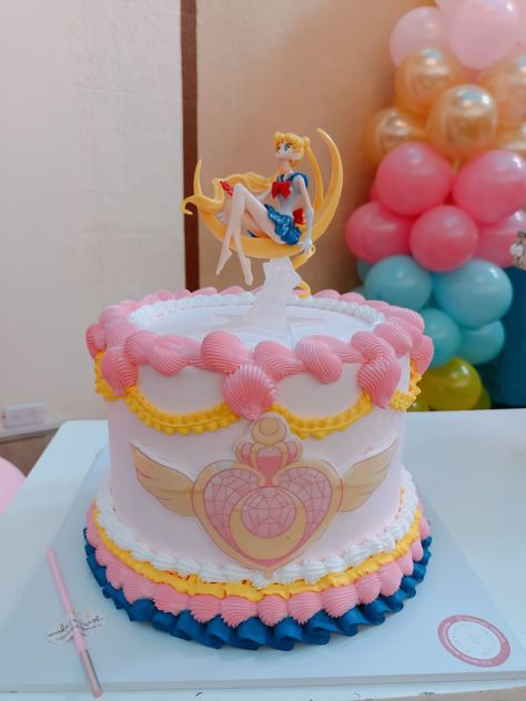 Pastel Sailor moon #cake #sailormoon #cristalplata Pastel Sailor Moon, Sailor Moon Cakes, Sailor Moon Birthday, Background Screensavers, Moon Cake, Sailor Moon, Party Ideas, Happy Birthday, Birthday Party