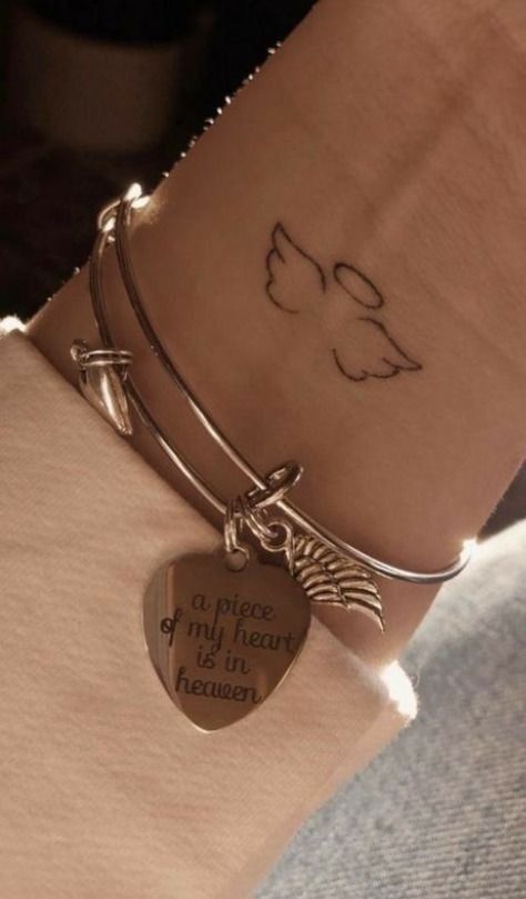 Petite Tattoos, Small Wrist Tattoos, Wrist Tattoos For Women, Small Hand Tattoos, Cute Tattoos For Women, Classy Tattoos, Discreet Tattoos, Elegant Tattoos, Simplistic Tattoos