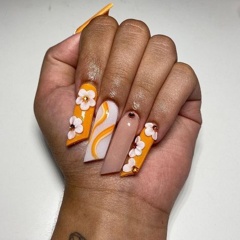 To achieve the ultimate long lipstick nail shape, you must file your nails into a slant just like the tip of a fresh lipstick. To get the best out of this style opt for a longer length. 📸 arcylicby.aniyah via IG Slanted Nails Shape, Lipstick Nail Shape, Lipstick Nails Design, Lipstick Nails Shape, Nail Ridges, Lipstick Nail, Fall Nail Ideas, Lipstick Nails, Different Nail Shapes