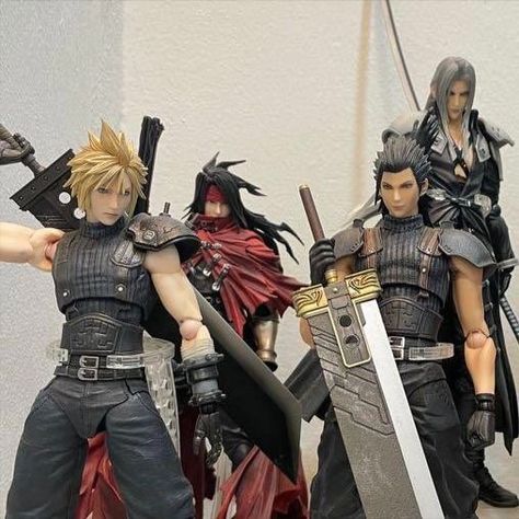 Final Fantasy Room Decor, Cloud Figure Ff7, Final Fantasy Aesthetic, Final Fantasy Figures, Harajuku Hair, Character Statue, Lupin The Third, Final Fantasy Collection, Fantasy Figurine