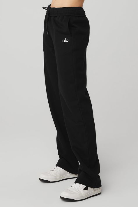 Accolade Straight Leg Sweatpant - Black Comfortable Pants For Women Casual, Sweatpants With Cardigan, Gym Sweats Outfit, Alo Sweat Set, Alo Sweatpants Outfit, Alo Sweatpants, Black Sweats Outfit, Alo Shorts, Accolade Sweatpant