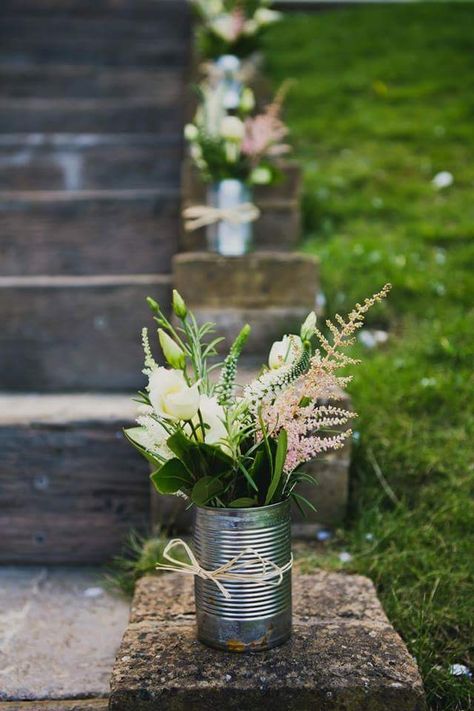 Deco Champetre, Fleurs Diy, Flowers Decoration, Decorations Wedding, Diy Centerpieces, Diy Vase, Deco Floral, Diy Wedding Decorations, Tin Can