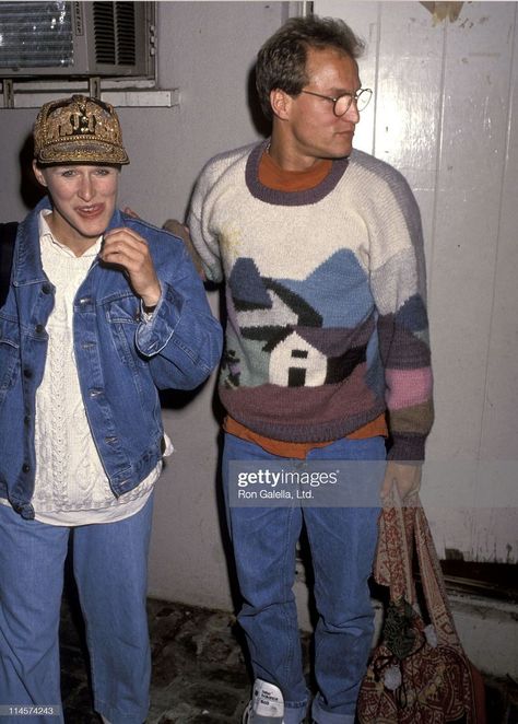 Mens Airport Style, 90s Celebrity Fashion, Vintage Sweater Outfit, Normcore Outfits, 90s Couples, Woody Harrelson, Levi Denim Jacket, Retro Inspiration, Glenn Close