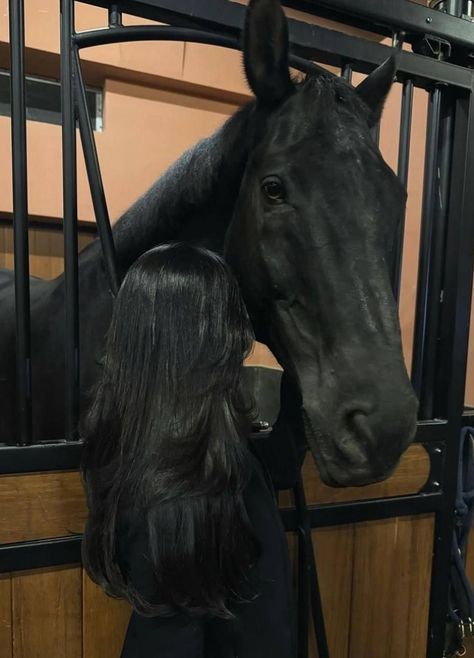 Girl Riding Horse, Horse Girl Aesthetic, Girl Black Hair, Horse Riding Aesthetic, Equestrian Aesthetic, Equestrian Girls, Horse Aesthetic, Girl Lifestyle, Horse Horse