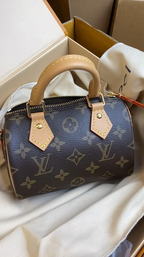 Louis Bag, Expensive Bag, My Style Bags, Luxury Bags Collection, Handbag Essentials, Dream Bags, Looks Party, Girly Bags, Luxury Purses