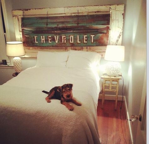 I want the tailgate headboard and the dog!! Tailgate Headboard, Door Headboard Diy, Diy King Headboard, Headboard Diy, Door Headboard, Car Room, Truck Beds, Car Part Furniture, Car Furniture