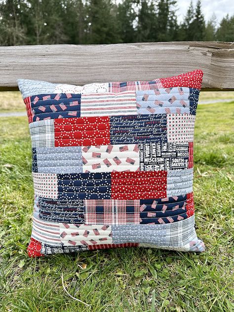 Sewing Pillow Patterns, Cupcake Pillow, American Flag Quilt, Patriotic Pillow, Flag Quilt, Roll Pillow, Pillow Crafts, Straight Line Quilting, Memory Pillows