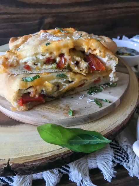 Veggie Lovers Calzones Calzone Filling Ideas, Vegetable Calzone, Vegetarian Calzone, Calzone Recipes, Calzone Dough, Vegetarian Stuffing, Perfect Pizza Dough, Calzone Recipe, Calzone Pizza