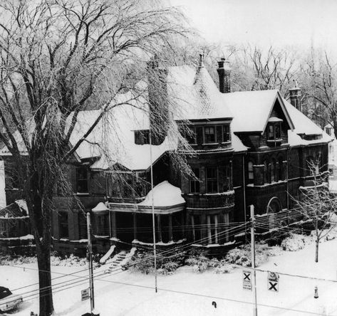 Eaton Family house, 182 Lowther Ave., The Annex, Toronto. Built in 1888 by Timothy Eaton.  Demolished in 1960. Eaton House, Residence Architecture, Vintage Toronto, Canada History, Old Toronto, Art Gallery Of Ontario, Yonge Street, King City, Royal Ontario Museum