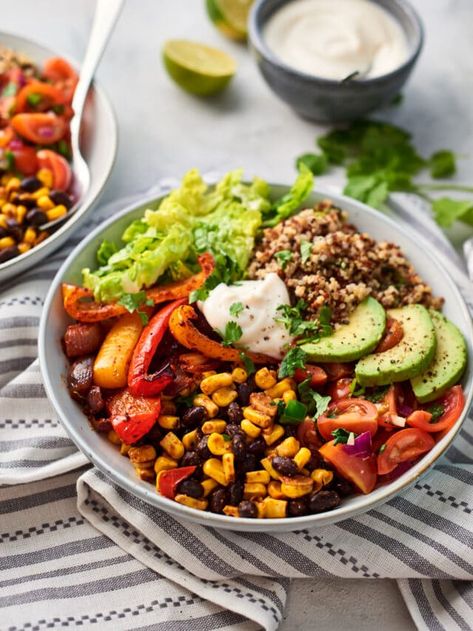 Mexican Buddha Bowl, Mexican Bowl Recipe, Mexican Bowl, Vegetarian Mexican Recipes, Buddha Bowls Recipe, Bowls Recipes, Bowl Meals, Vegetarian Mexican, Salads For Parties