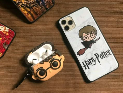 Harry Potter Gadget, Harry Potter Gifts Diy, Harry Potter Phone Case, Harry Potter Bedroom Decor, Harry Potter Case, Harry Potter Dolls, Harry Potter Phone, Stile Harry Potter, Harry Potter Accessories