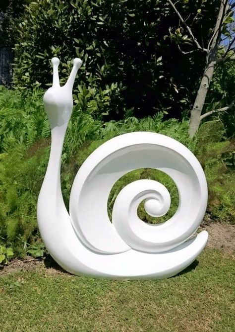 Snail Garden, Contemporary Garden Design, Garden Water Fountains, Pottery Animals, Garden Art Sculptures Diy, Contemporary Garden, Garden Artwork, Garden Art Projects, Kraf Diy