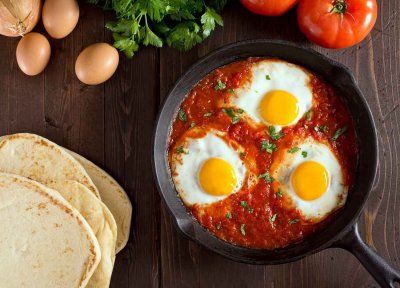 Quick And Easy Baked Beans Shakshuka Recipe Best Egg Recipes, Easy Baked Beans, Shakshuka Recipes, Bawang Bombay, Healthy Weight Gain, Fried Eggs, Baked Beans, Baklava, Fried Egg