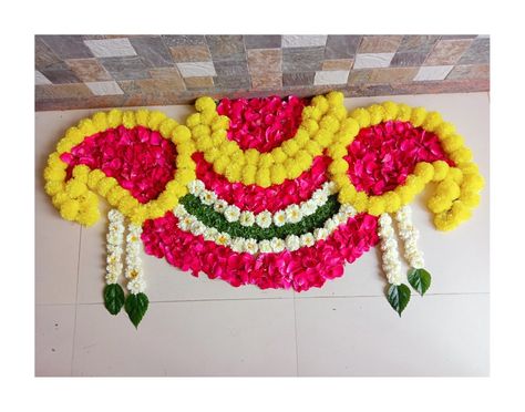 Flower Rangoli For Dussehra, Flower And Leaf Rangoli, Rangoli Made From Flowers, Half Circle Flower Rangoli, Semi Circle Flower Rangoli, Fresh Flower Rangoli Designs, Rangoli With Flowers Petals Easy, Rangoli From Flower Petals, Welcome Flower Rangoli