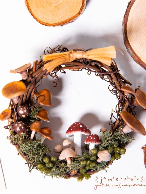 Cottagecore Diy, Mushroom Diy, Julkransar Diy, Mushroom Wreath, Cottagecore Diy Decor, Clay Mushroom, Mushroom Crafts, Witchy Crafts, Mushroom Decor