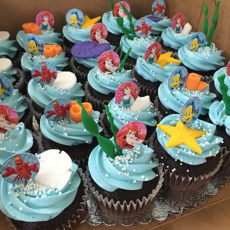 Ariel themed cupcakes Ariel Dessert Table, Ariel Birthday Cupcakes, Ariel Bday Party Ideas, Ariel Cupcakes Ideas, Little Mermaid Cupcakes Ideas, Ariel Decorations, Mermaid Cupcakes Ideas, Ariel Themed Birthday Party, Ariel Cupcakes