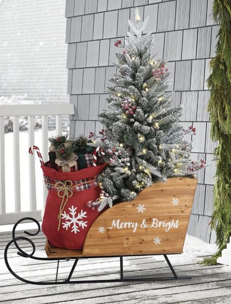 Sled Porch Decoration, Mini Sled Decorating Ideas, Diy Sleigh Decoration, Sleigh Decorating Ideas Christmas, Tree Stand Ideas, Christmas Tree Stand Ideas, Winter Outdoor Decor, Christmas Sled Decoration, Christmas Tree Base