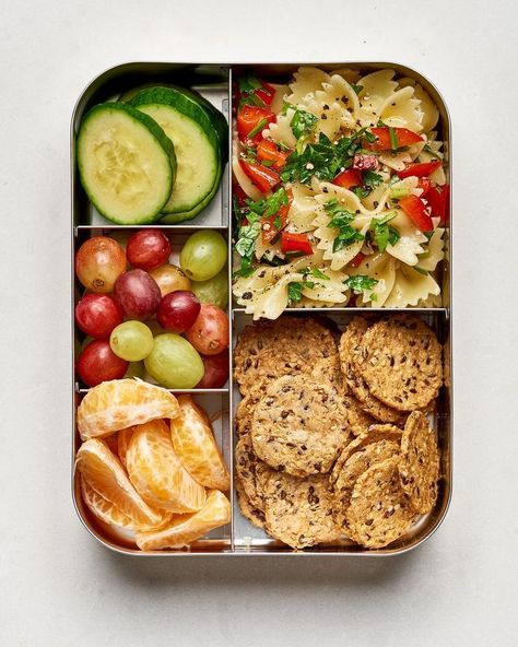 10 Easy Vegan Lunch Box Ideas — A Lunch Box for Everyone Vegan Lunch Box Ideas, Vegan Lunch Box, Menu Sarapan Sehat, Easy Vegan Lunch, Lunch Box Ideas, Quick Easy Vegan, Resep Diet, Vegan Lunches, Makanan Diet