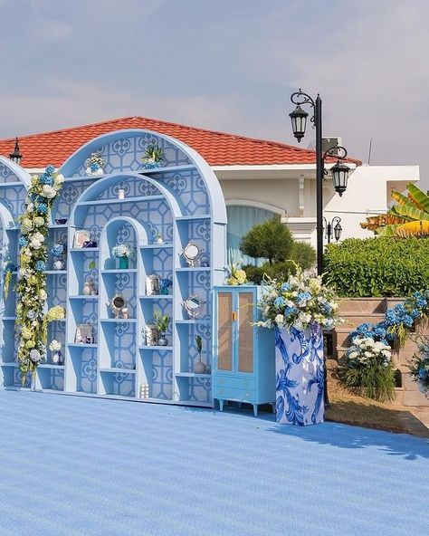 Mandap.com (@mandapdotcom) • Instagram photos and videos Blue Wedding Backdrop, Wedding Installations, Haldi Ceremony Decorations, Mandap Design, Venue Design, Selfie Wall, Wedding Stage Design, Aesthetic Wedding, Blue Theme