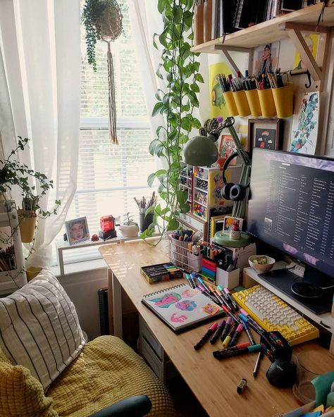 Desk Space In Bedroom Corner, Art Studio Set Up, Den Room Ideas Small Office, Bedroom Study Space, Art Desk Setup, Minimalist Workstation, Wfh Aesthetic, Art Setup, Workstation Setup