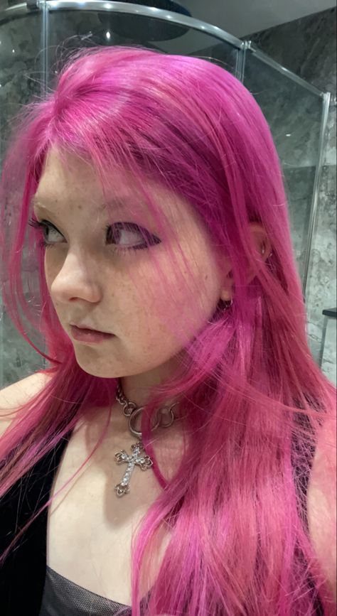 A girl with pink hair looking to the left Queer Punk, Punk Hair, Pretty Braided Hairstyles, Hair Inspo Color, Dark Brown Hair, Dream Hair, Fluttershy, Aesthetic Hair, Purple Hair