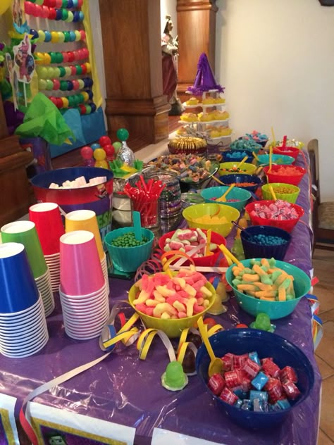 Food Ideas At Home, Movie Night Food Ideas, Diy Movie Night, Sleepover Snacks, Movie Night Food, Glow Birthday Party, Candy Land Birthday Party, Movie Night Snacks, Sleepover Birthday Parties