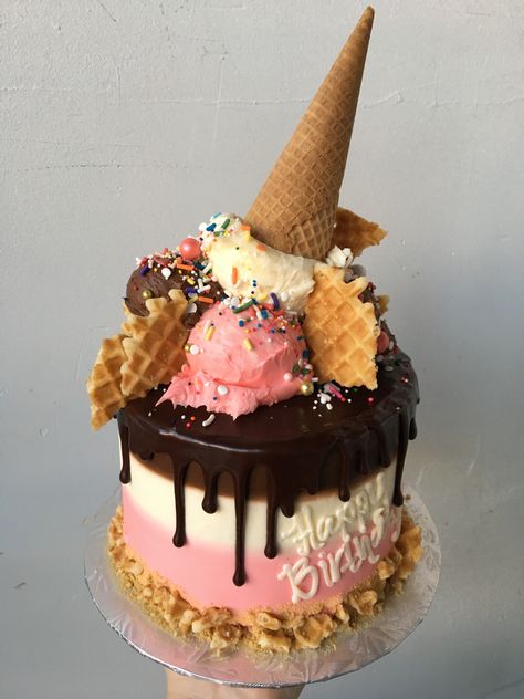 Best Ice Cream Cake, Birthday Cake Design Ideas, Fancy Ice Cream, Cone Cake, Ice Cream Waffle Cone, Specialty Cupcakes, Cake In A Cone, Ice Cream Cone Cake, Birthday Cake Designs