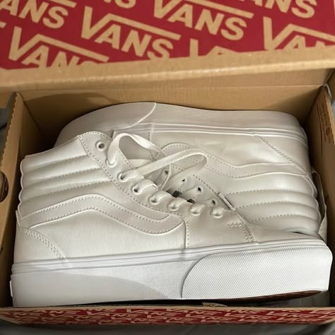 All WHITE platform Vans White Vans Platform Outfit, Vans All White, Vans Shoes White, White Platform Vans, White Vans Outfit, Vans Off The Wall Shoes, Vans Platform Sneakers, All White Vans, Vans Platform