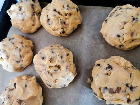 Jumbo Stuffed Cookie Recipes, Big Stuffed Cookies, Jumbo Stuffed Cookies, Thick Stuffed Cookies, Thick Bakery Style Cookies, Giant Stuffed Cookie Recipes, Giant Stuffed Cookies, Thick Cookie Recipe, Koekie Resepte