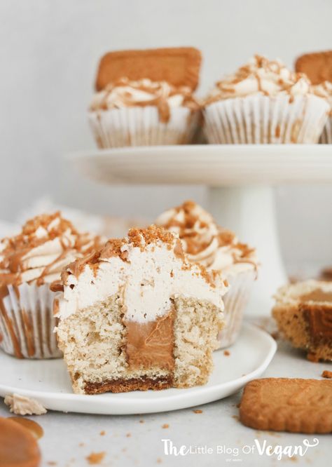 Biscoff Cupcakes Vegan, Vegan Biscoff Cupcakes, Biscoff Cupcakes, Vegan Cupcake Recipes, Vegan Bakes, Biscoff Recipes, Cheesecake Vegan, Biscoff Cheesecake, Biscoff Cookies