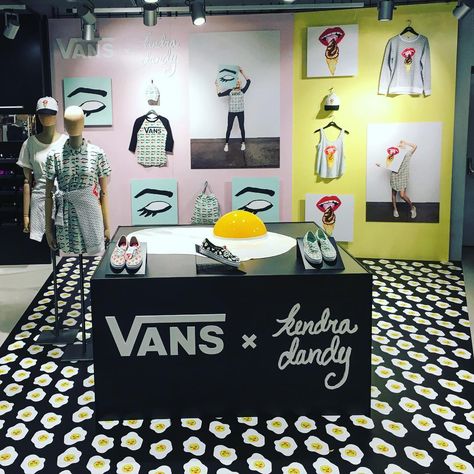 LA RINASCENTE, Milan, Italy, "Vans x Kendra Dandy", pinned by Ton van der Veer Vans Display, Kendra Dandy, Cash Desk, Stores Design, Store Window Display, Photo Zone, Vans Store, Interior Design Concepts, Krispy Kreme